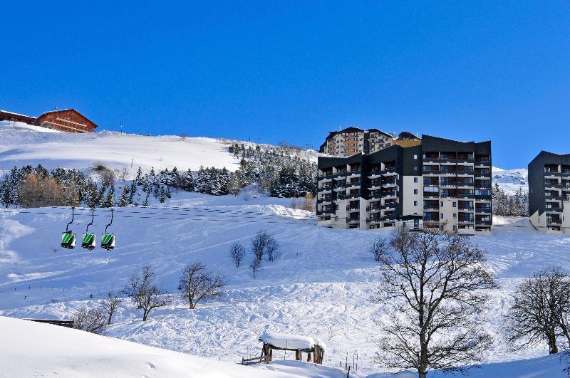 Azureva Les Menuires Aparthotel Сен-Мартен-дьо-Белвил Екстериор снимка